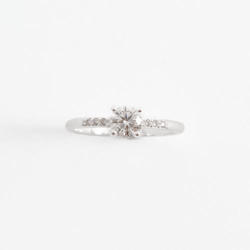 Anel solitário moissanite 5mm com cravejado embutido