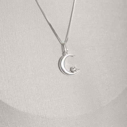 Colar pingente lua com detalhe zircônia 14mm 45cm