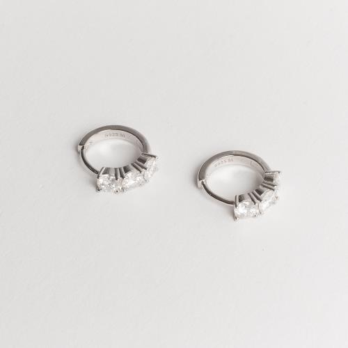 Argola click 12mm cravejada de moissanites 4mm ródio