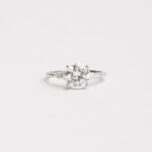 Anel solitário moissanite 8mm com cravejado lateral ródio
