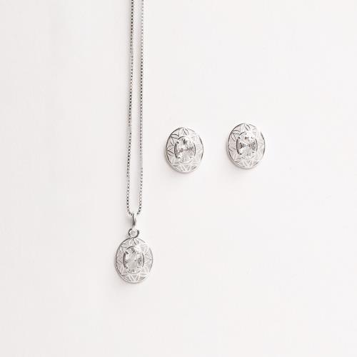Conjunto brinco e colar medalha trabalhada 11mm com zircônia oval 45cm