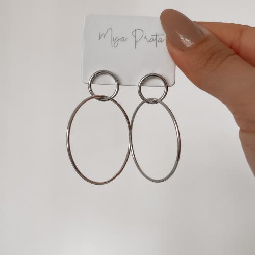 Brinco círculo com círculo pendurado 47mm