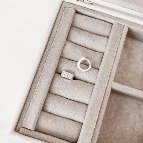 Argola click 11mm vazada cravejada