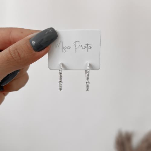 Argola click cravejada 14mm pingente letra I