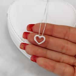 Colar coração vazado metade cravejado lado esquerdo 13mm 45cm