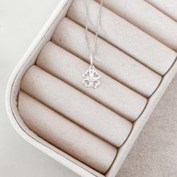 Colar pingente trevo vazado com zircônia 9mm 40cm