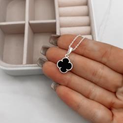 Colar pingente trevo pedra ônix com bolinhas 12mm corrente cadeadinho 45cm