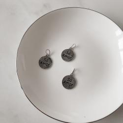 Pingente medalha Just love resina 15mm