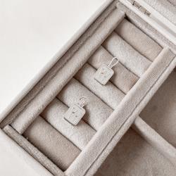 Pingente placa letra W 12mm 