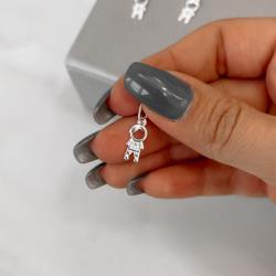 Pingente menino detalhe zircônias 12mm