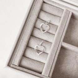 Pingente coração vazado riscado lado esquerdo 14mm