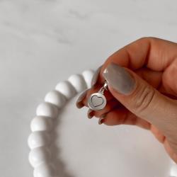 Berloque pingente medalha coração vazado 11mm resina