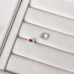 Argola click cravejada 11mm detalhe zircônia retangular pink