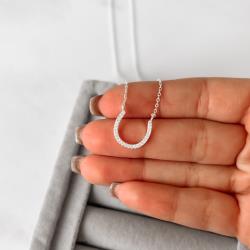 Colar ferradura toda cravejada 15mm corrente cadeado 40+5cm