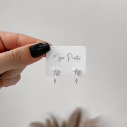 Brinco flor cravejada com argola 16mm