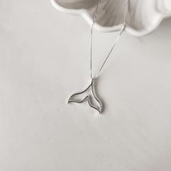 Colar pingente sereia vazada 27mm 45cm