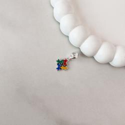 Berloque pingente simbolo autismo resina 15mm