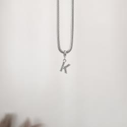 Berloque pingente letra K cravejada 9mm
