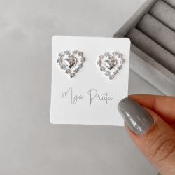 Brinco coração com borda vazada cravejada 14mm