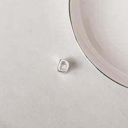 Berloque separador letra D 10mm