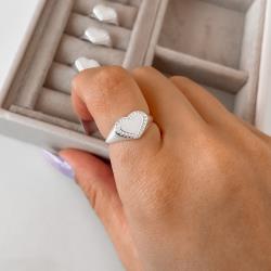 Anel coração grande borda cravejada