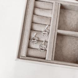 Pingente cachorro vazado com zircônias 12mm