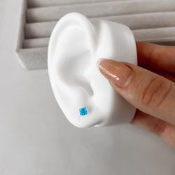 Brinco zircônia quadrada azul 4mm