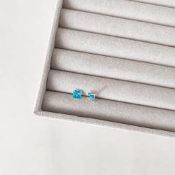 Brinco zircônia quadrada azul 6mm