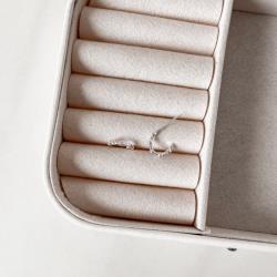 Argola fina com zircônias 11mm tarraxa