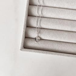 Colar pingente coração letra U 45cm