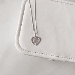 Colar pingente coração com estrela 15mm 45cm