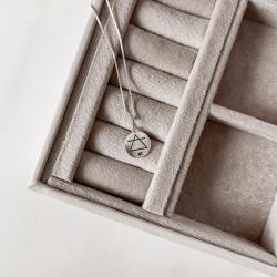 Colar pingente medalha elemento AR resina 12mm 45cm