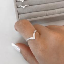 Anel V detalhe cravejado