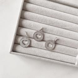 Pingente medalha coração vazada 20mm