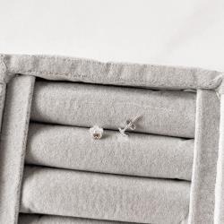 Brinco flor rendada detalhe zircônia 6mm