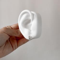 Argola click 10mm 4 zircônias retangulares