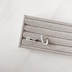 Argola oval 2 fios cravejados 18mm tarraxa