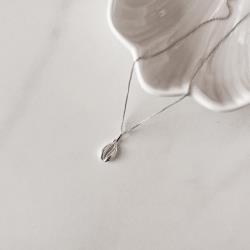 Colar pingente búzios 12mm 45cm