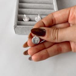 Pingente medalha letra T cravejada 15mm