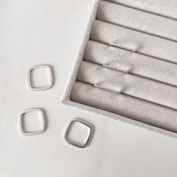 Anel quadrado metade cravejado