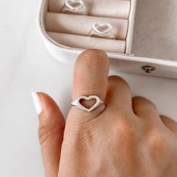 Anel coração vazado todo cravejado