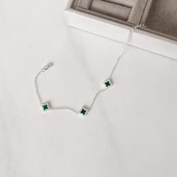 Pulseira entremeios trevos malaquita com cravejado 7mm