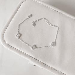 Pulseira entremeios trevos madrepérola borda cravejada 7mm