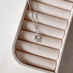 Colar pingente menina detalhe zircônias 11mm 45cm