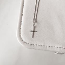 Colar pingente cruz palito 18mm 45cm