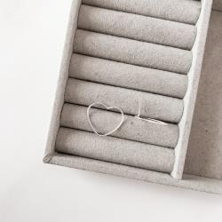 Brinco coração vazado 22mm