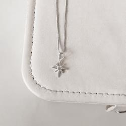 Colar pingente estrela detalhe zircônia 12mm 40cm