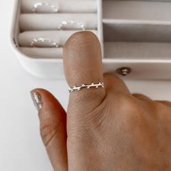 Anel fino com bolinhas