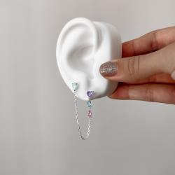 Brinco duplo zircônias coloridas com corrente fixa