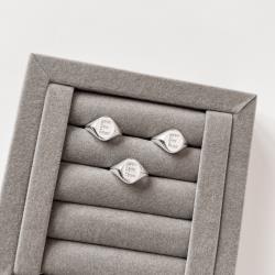 Anel oval letra E cravejada regulável P